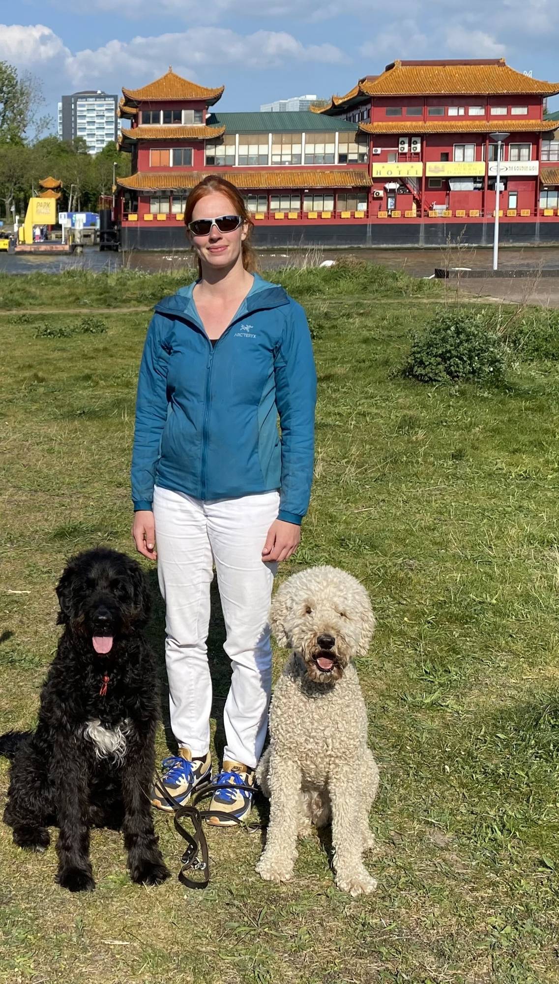 Carolien met haar twee honden